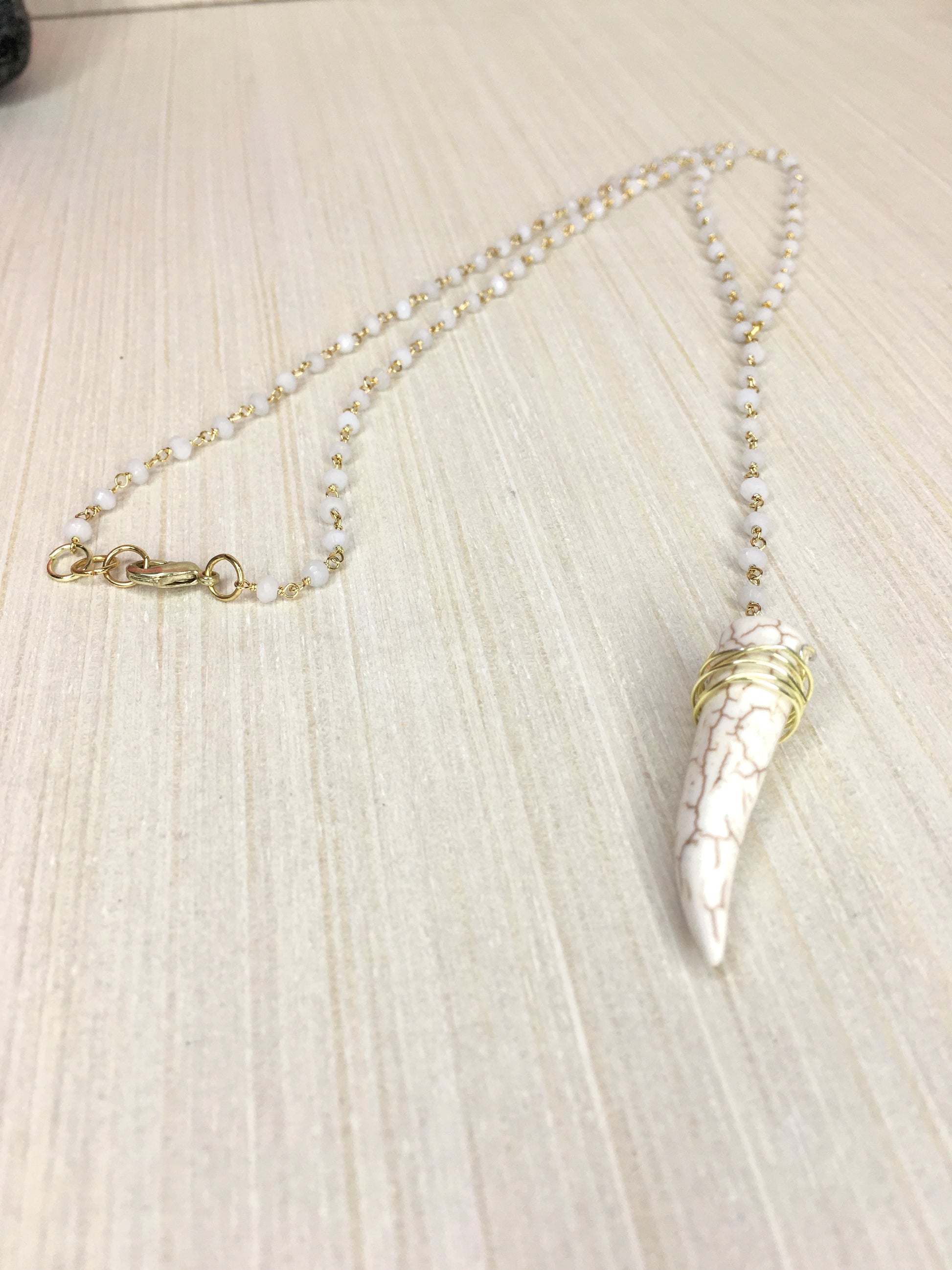 white howlite horn necklace